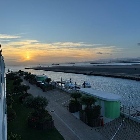 Marina Club Luxury Private Studio With Pool And Incredible Views 지브롤터 외부 사진