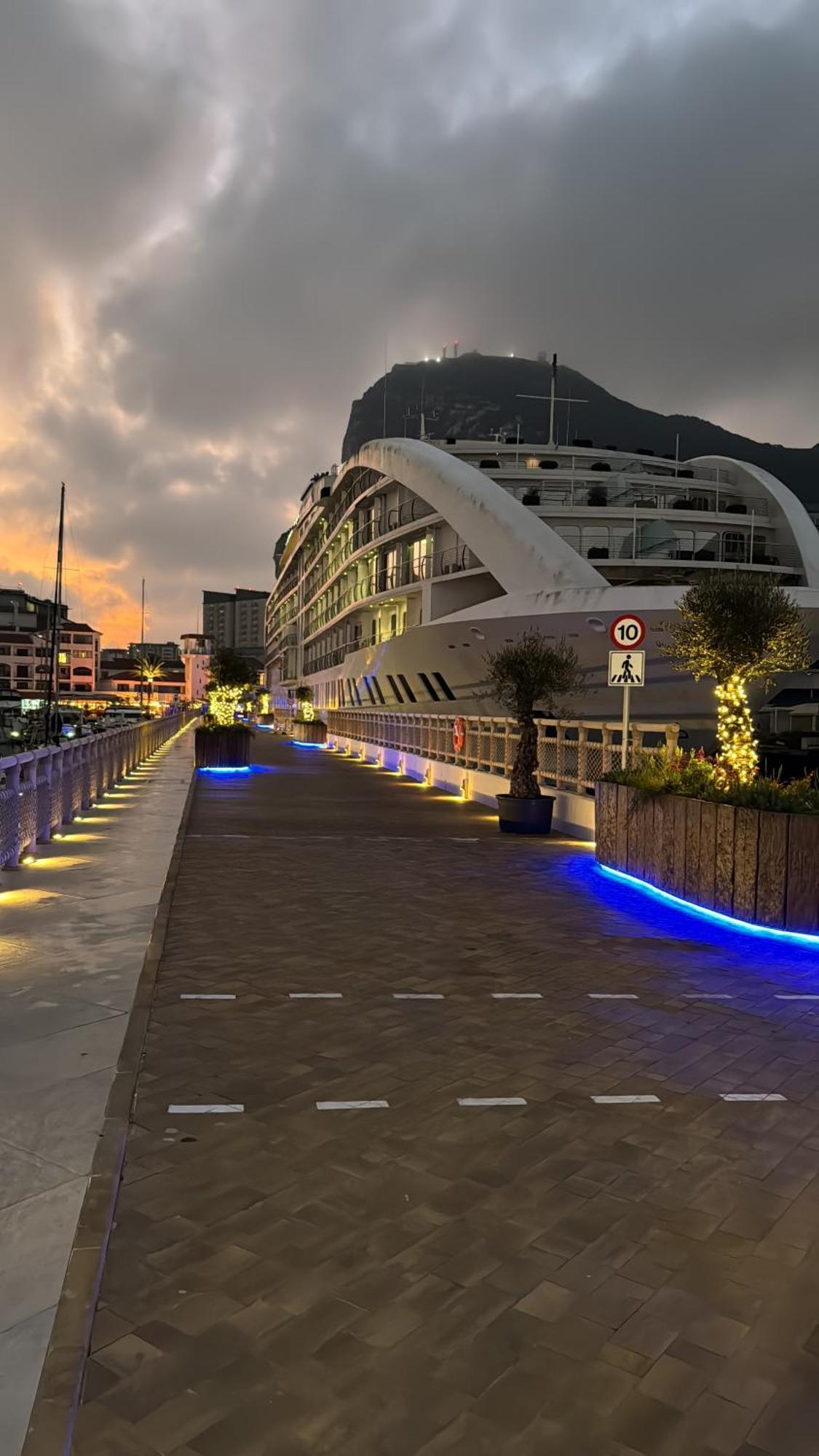 Marina Club Luxury Private Studio With Pool And Incredible Views 지브롤터 외부 사진