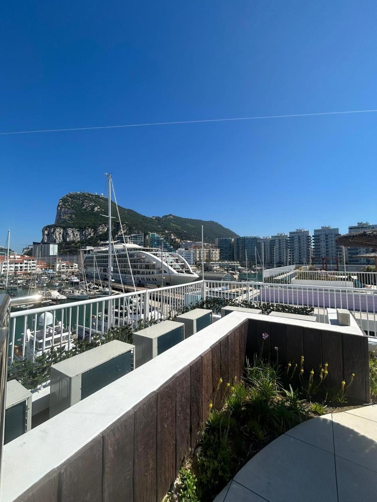 Marina Club Luxury Private Studio With Pool And Incredible Views 지브롤터 외부 사진