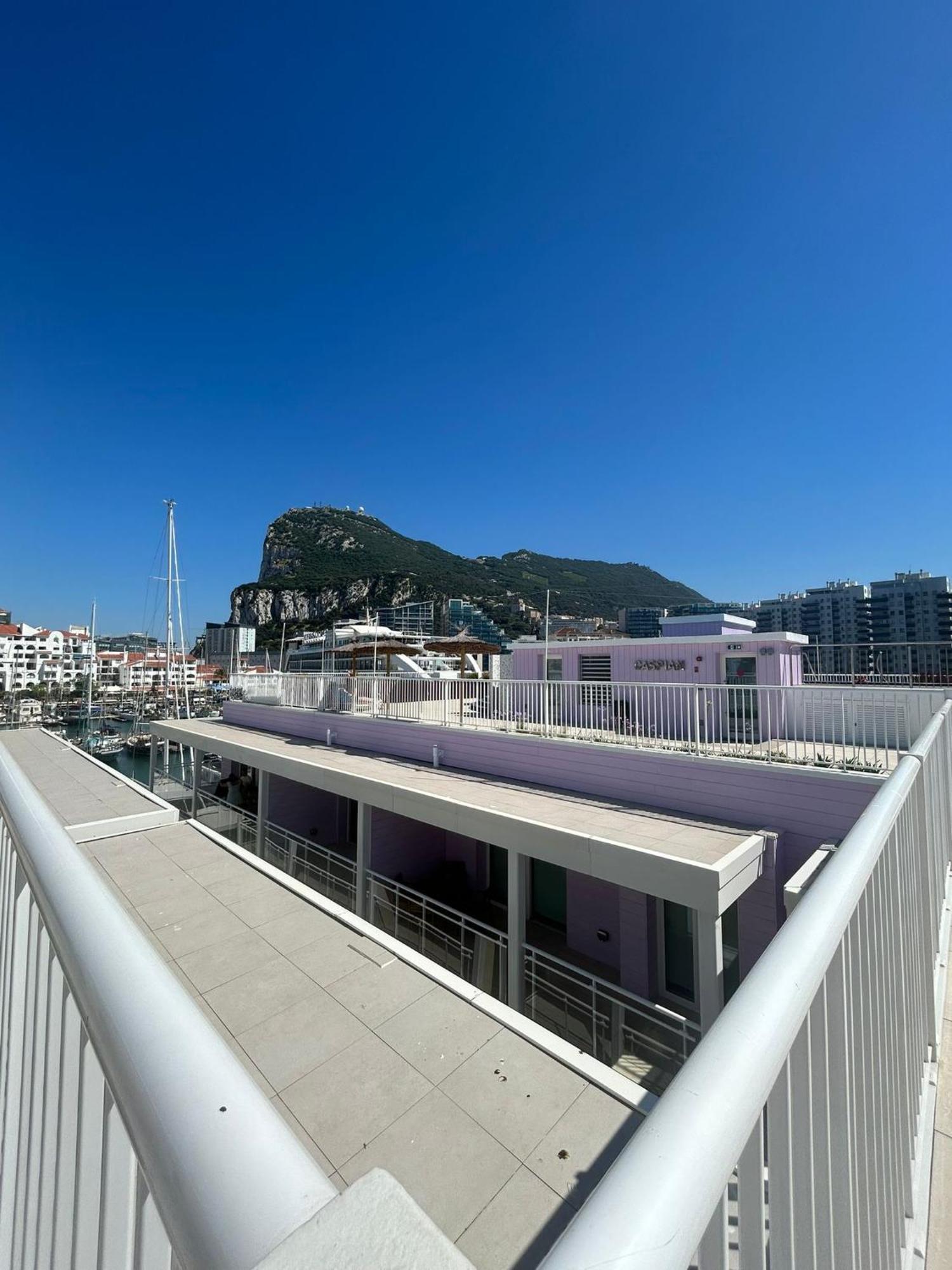 Marina Club Luxury Private Studio With Pool And Incredible Views 지브롤터 외부 사진
