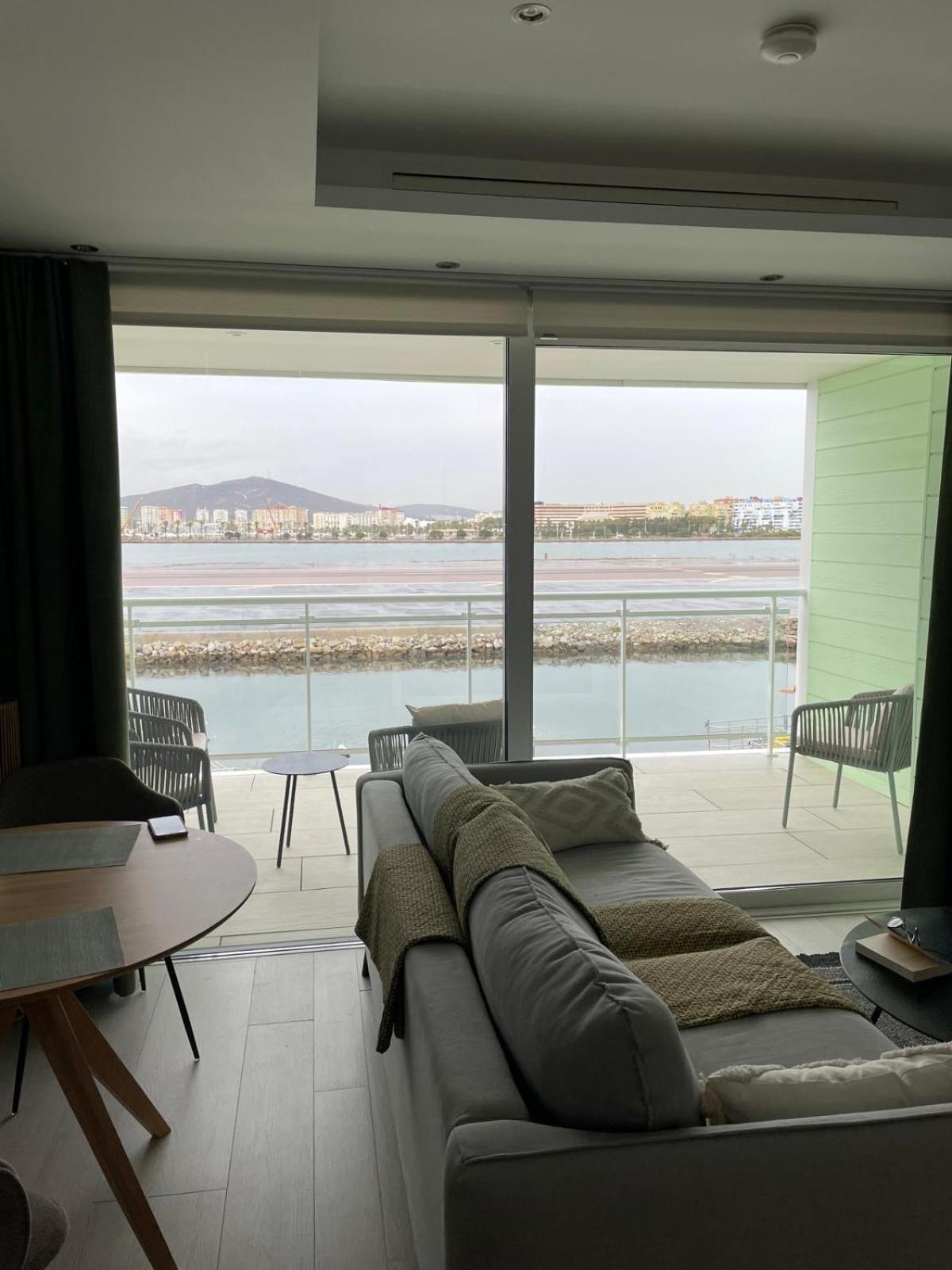 Marina Club Luxury Private Studio With Pool And Incredible Views 지브롤터 외부 사진
