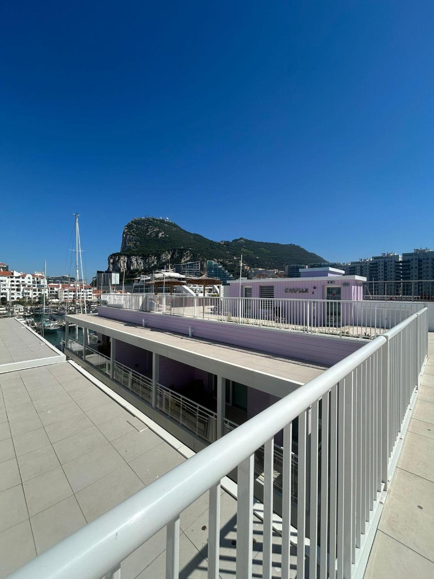 Marina Club Luxury Private Studio With Pool And Incredible Views 지브롤터 외부 사진