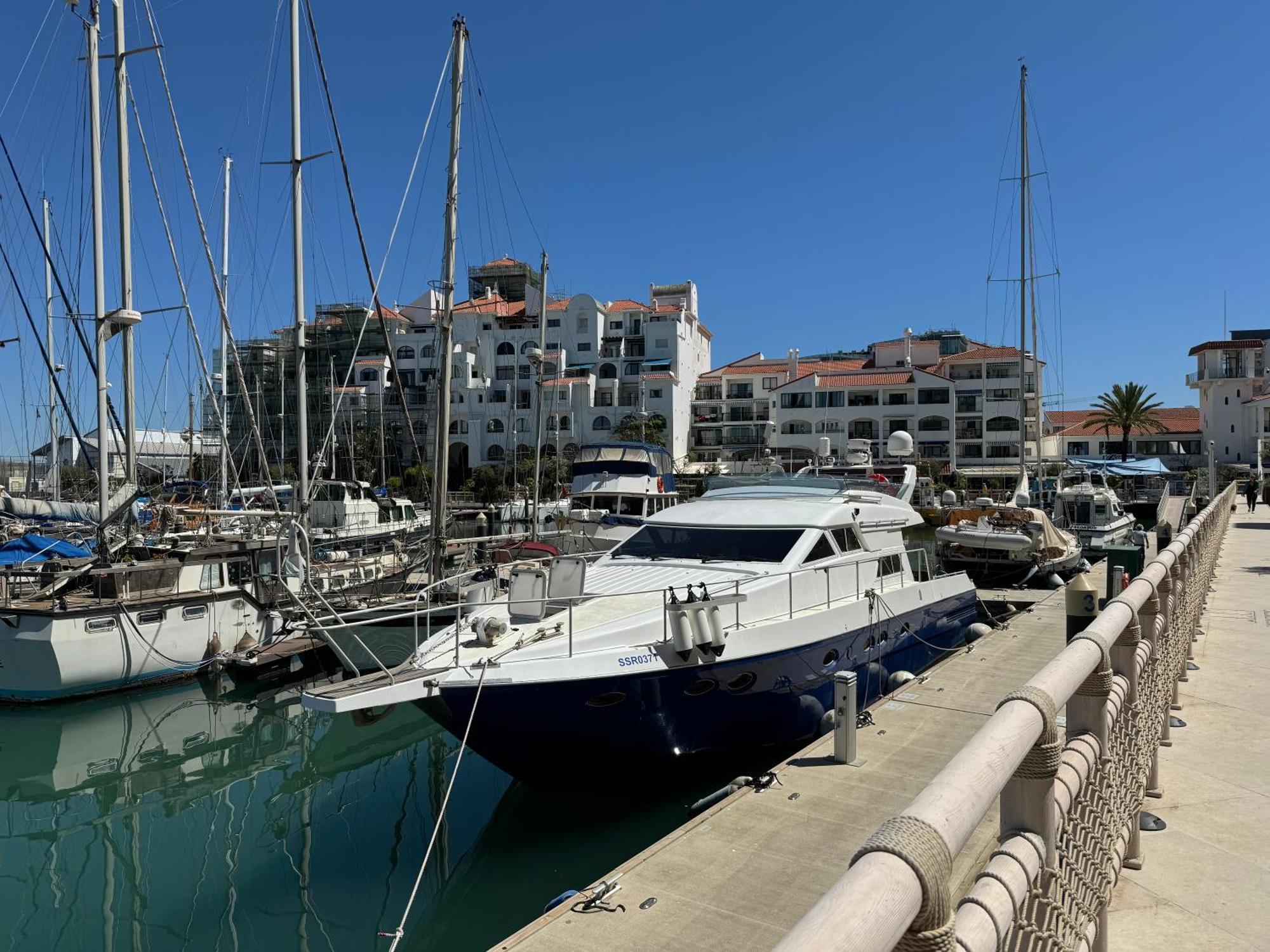 Marina Club Luxury Private Studio With Pool And Incredible Views 지브롤터 외부 사진