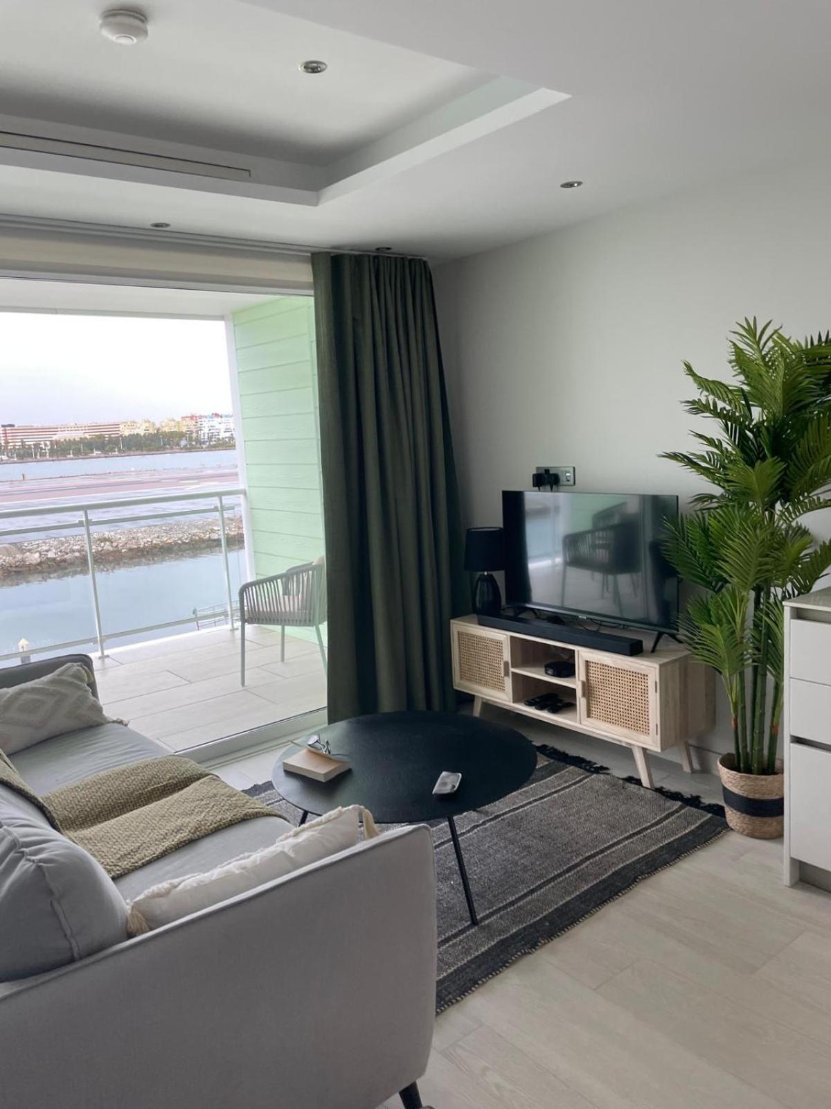 Marina Club Luxury Private Studio With Pool And Incredible Views 지브롤터 외부 사진