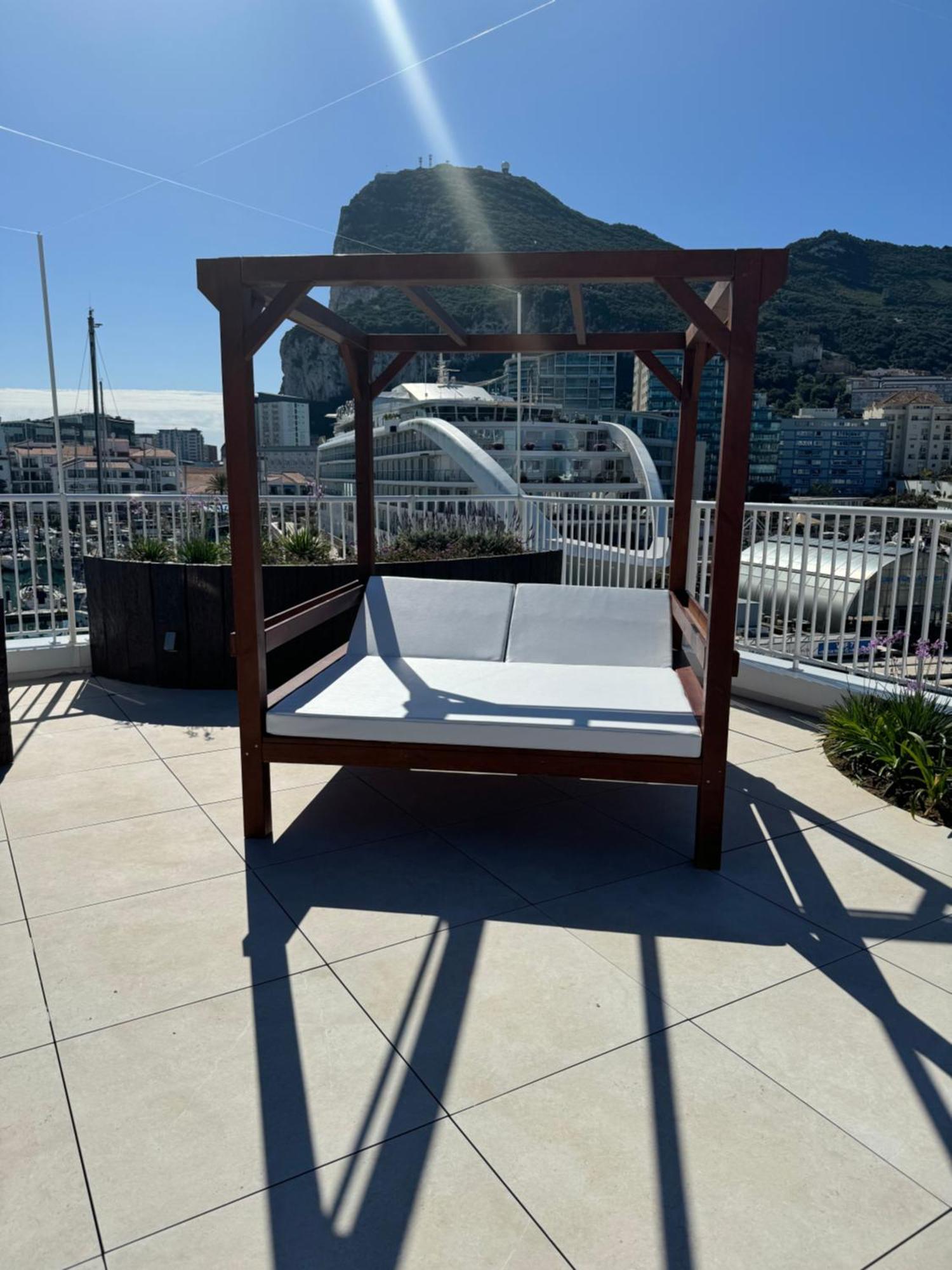 Marina Club Luxury Private Studio With Pool And Incredible Views 지브롤터 외부 사진
