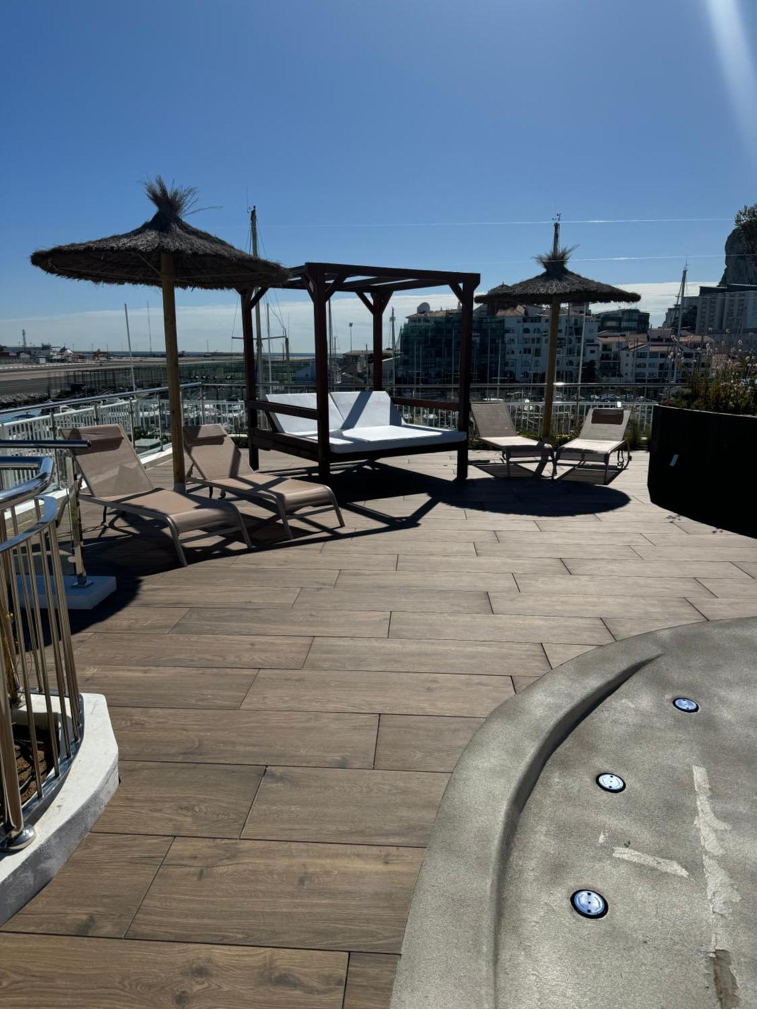 Marina Club Luxury Private Studio With Pool And Incredible Views 지브롤터 외부 사진